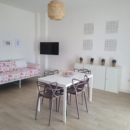 Appartamento Eleni 50M Spiaggia & Shopping Lido Marini Exterior photo